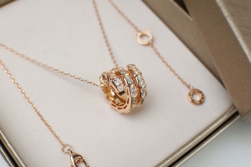 Bv1g*ai necklaces